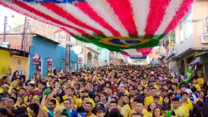 Rua da Copa reúne 15 mil torcedores em Manaus na estreia do Brasil na Copa