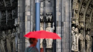 Onda de Calor Extrema Avança para o Leste da Europa com Recordes Históricos de Temperatura