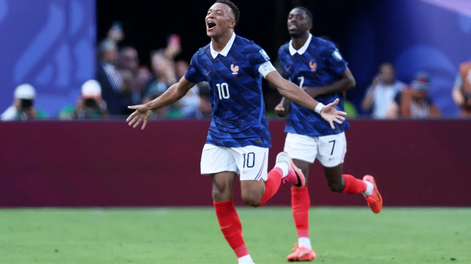 Mbappé se torna maior artilheiro em mata-matas da Copa, superando lendas brasileiras