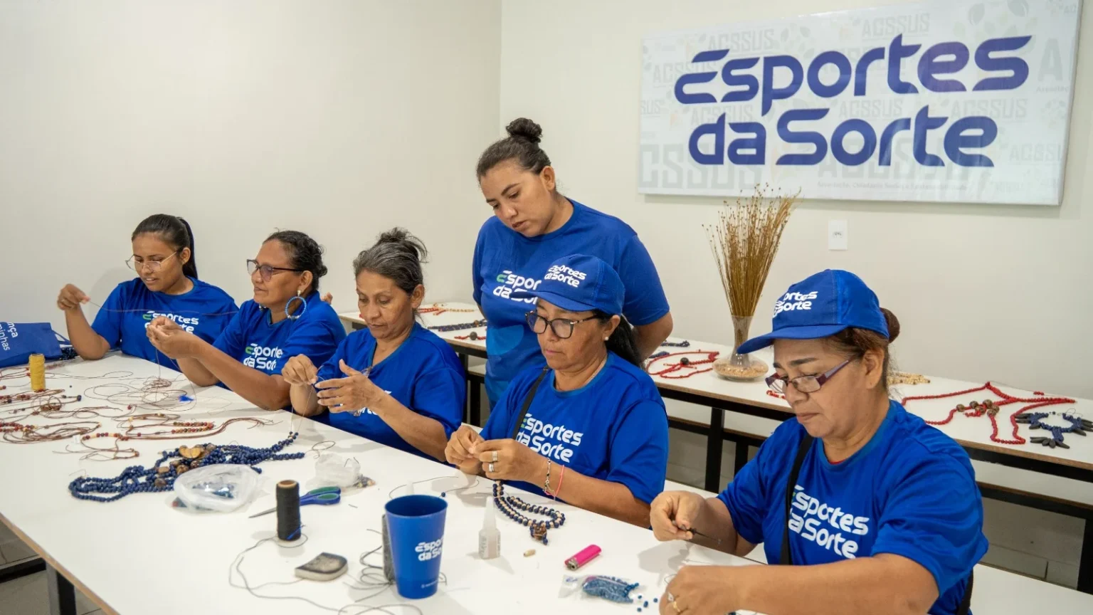 Curso de Biojoias Capacita 40 Mulheres e Impulsiona Renda em Parintins