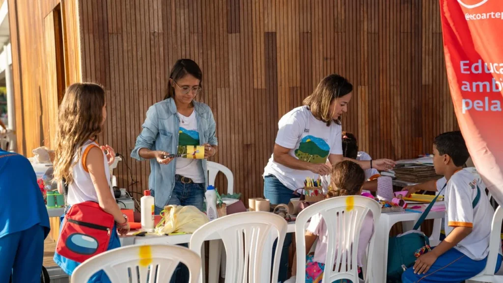 Educação Ambiental e Esportes Sustentáveis na Praia de Itacoatiara: Programação Especial no Dia Mund