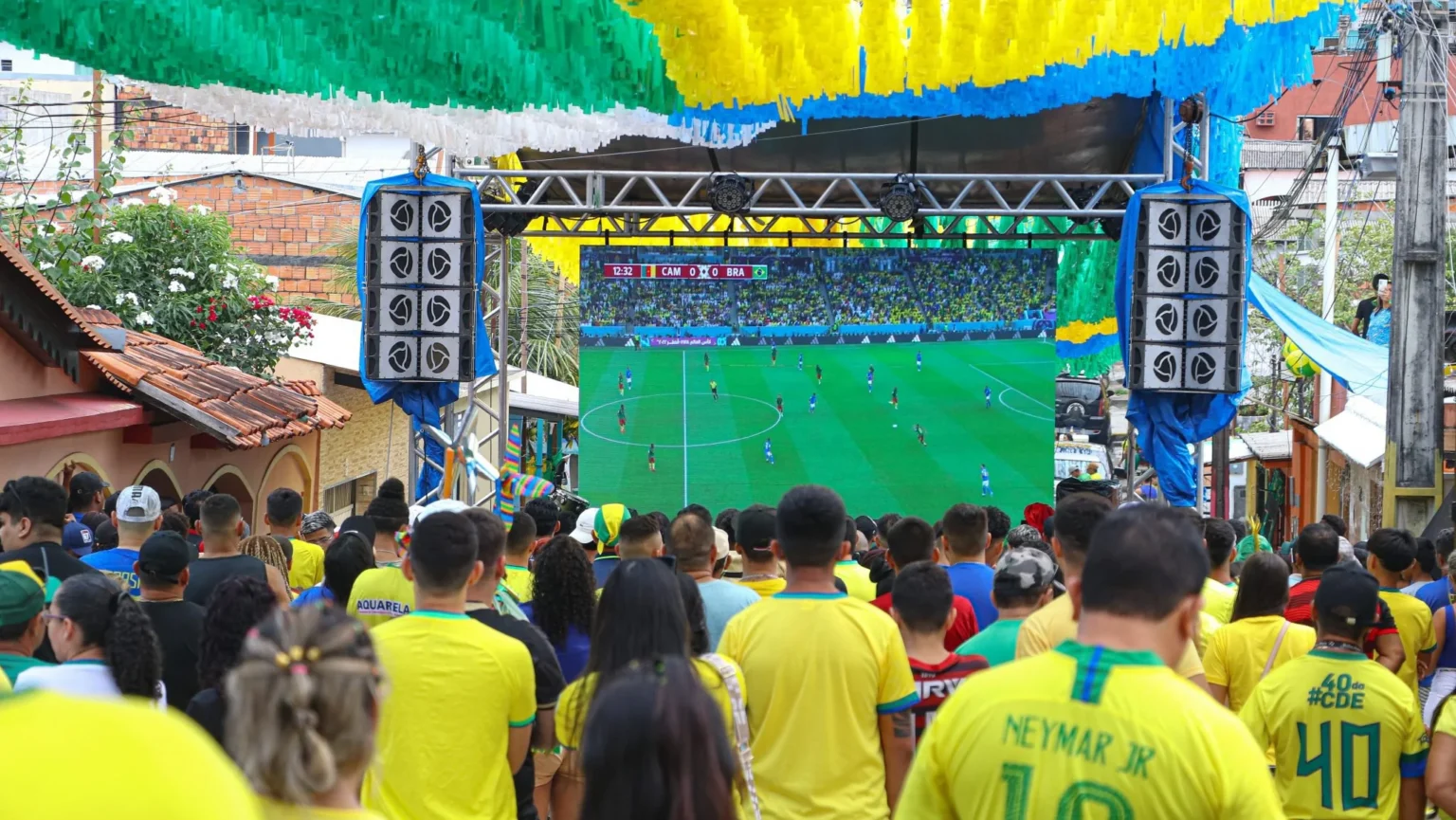 Ruas da Copa em Manaus Reúnem Famílias e Impulsionam Comércio Local Durante a Copa do Mundo Ruas da Copa em Manaus Reúnem Famílias e Impulsionam Comércio Local Durante a Copa do Mundo