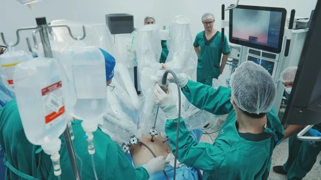 Cirurgia robótica no Amazonas: primeiro paciente 50+ passa por operação inovadora em Manaus Cirurgia robótica no Amazonas: primeiro paciente 50+ passa por operação inovadora em Manaus