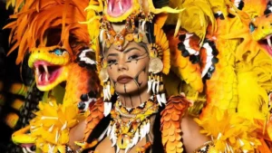 Marciele Albuquerque brilha ao emergir da Cobra-Grande na abertura do Festival de Parintins 2026