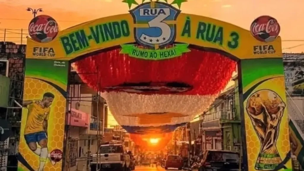 Entre Bandeiras e Sonhos: Rua de Manaus se Transforma em Símbolo Vivo da Paixão pela Copa do Mundo 2