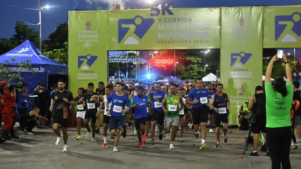 Manaus em Movimento reúne 6 mil atletas na Ponta Negra em prova de corrida de rua