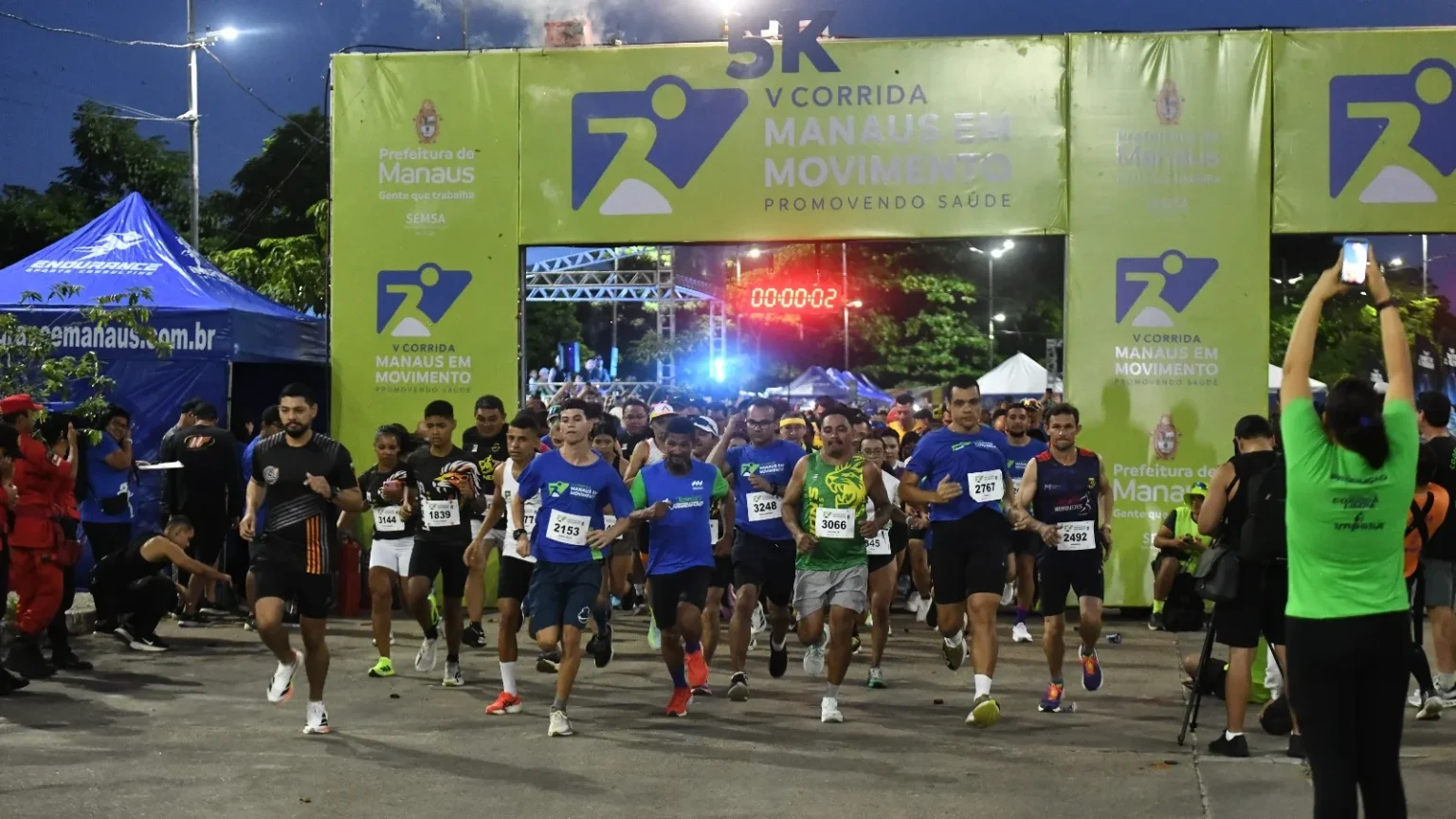 Manaus em Movimento reúne 6 mil atletas na Ponta Negra em prova de corrida de rua