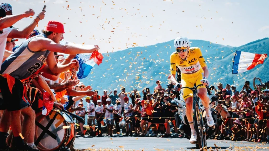 Pogačar Enfrenta Vaias e Ganha Força para Dominar o Tour de France Pogačar Enfrenta Vaias e Ganha Força para Dominar o Tour de France