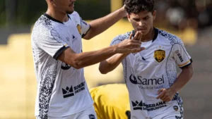 Amazonas goleia Cliper por 6 a 0 e garante vaga na semifinal do Amazonense Sub-20