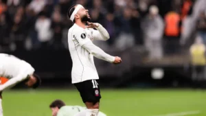 Marcelo Paz prevê decisão sobre permanência de Memphis Depay no Corinthians em breve