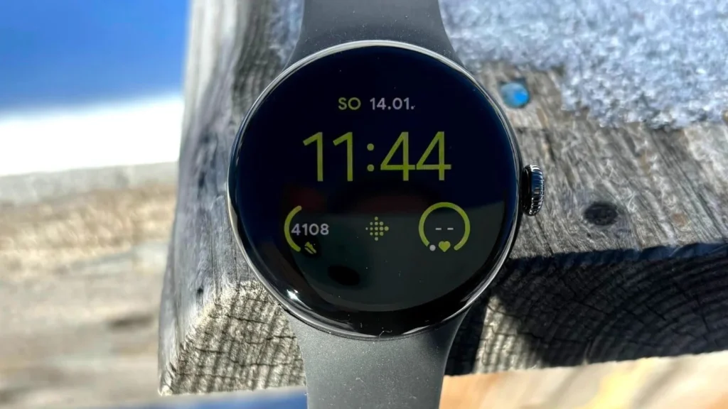 Aplicativo inteligente converte Pixel Watch em radar de voos em tempo real